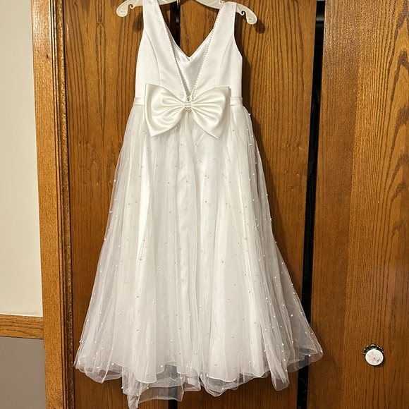 Beautiful white satin mesh pearl first holy communion flower girl wedding dress - Picture 7 of 11